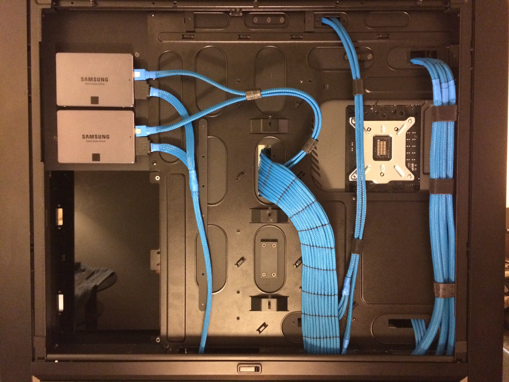 cable management @theback.jpg