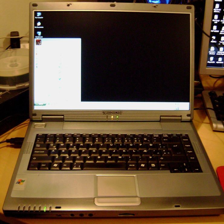 MEDION Notebook MIM2110.jpg